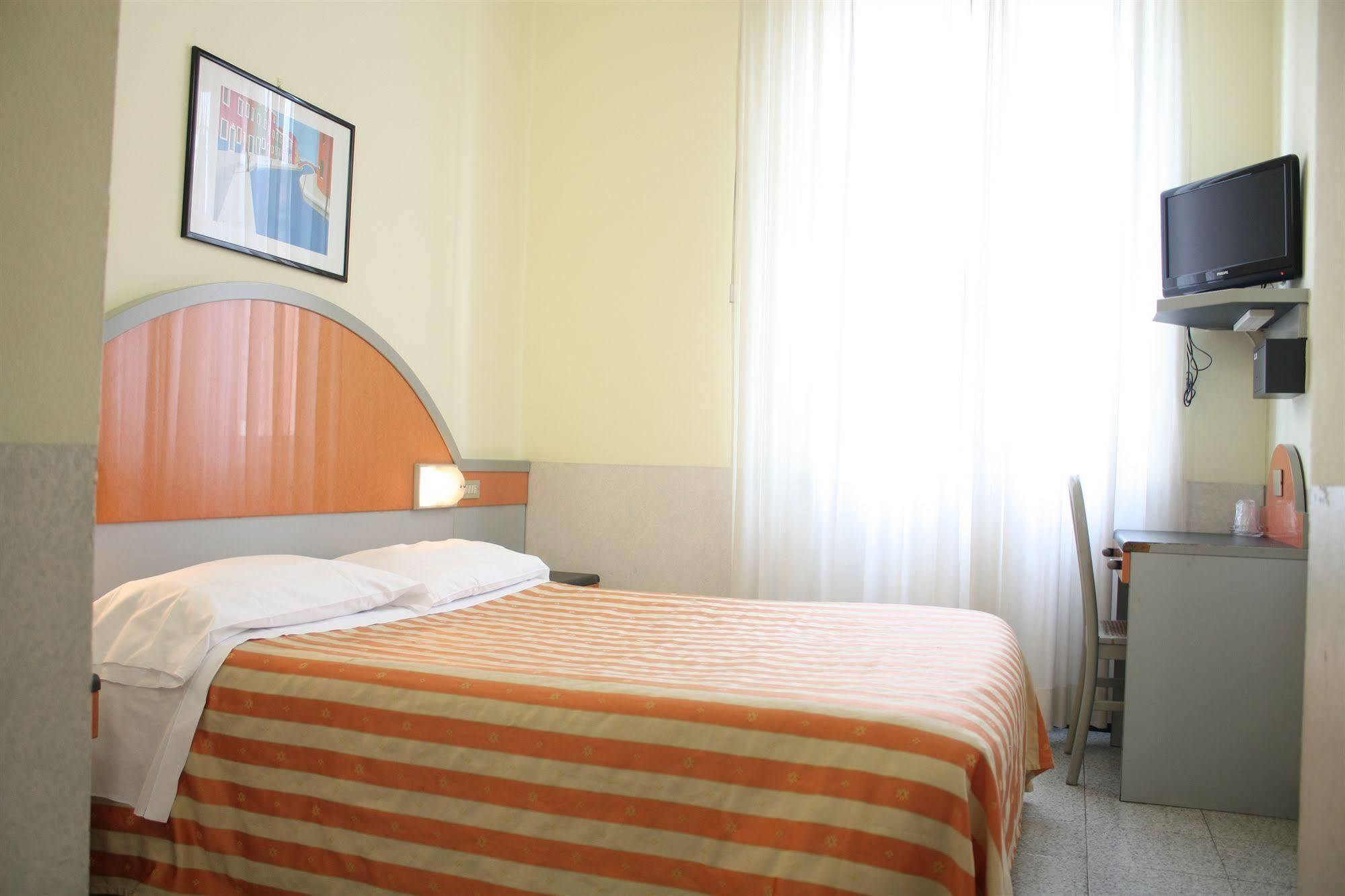 Hotel Mazzini Letojanni Rum bild